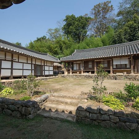 Jinrae Lee'S Traditional House Poszong Kültér fotó