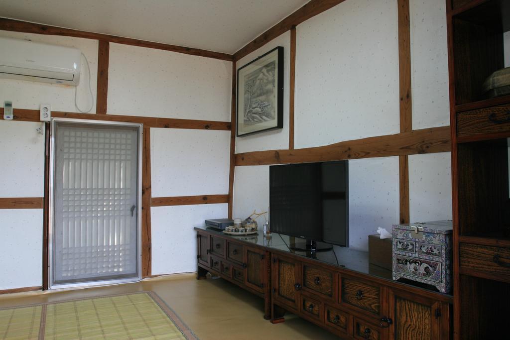 Jinrae Lee'S Traditional House Poszong Kültér fotó