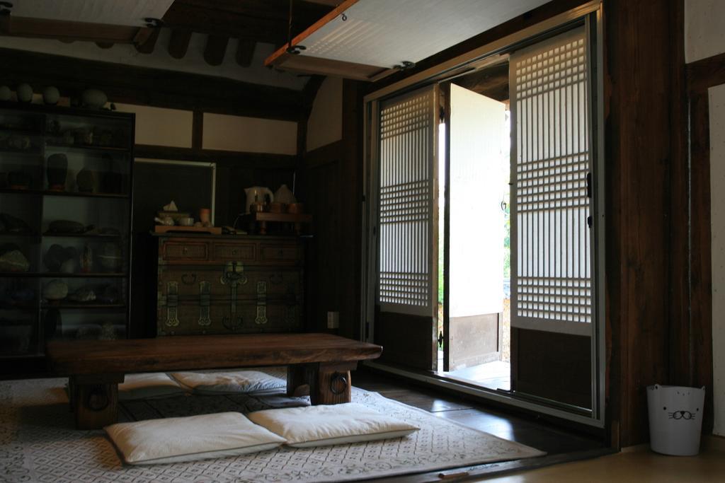 Jinrae Lee'S Traditional House Poszong Kültér fotó
