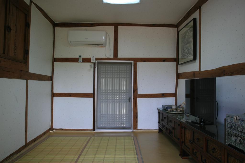 Jinrae Lee'S Traditional House Poszong Kültér fotó