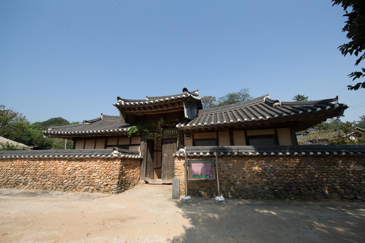 Jinrae Lee'S Traditional House Poszong Kültér fotó