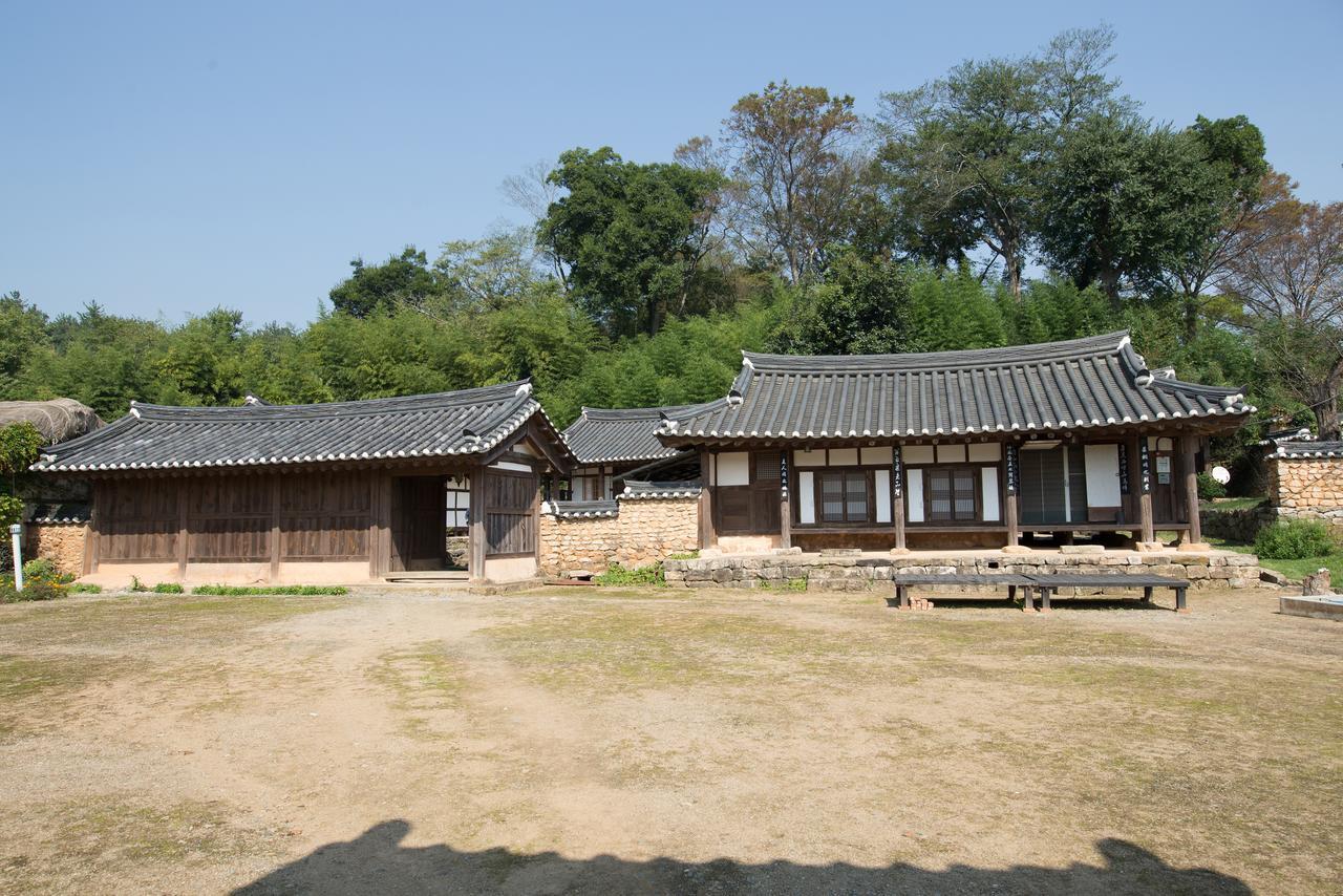 Jinrae Lee'S Traditional House Poszong Kültér fotó